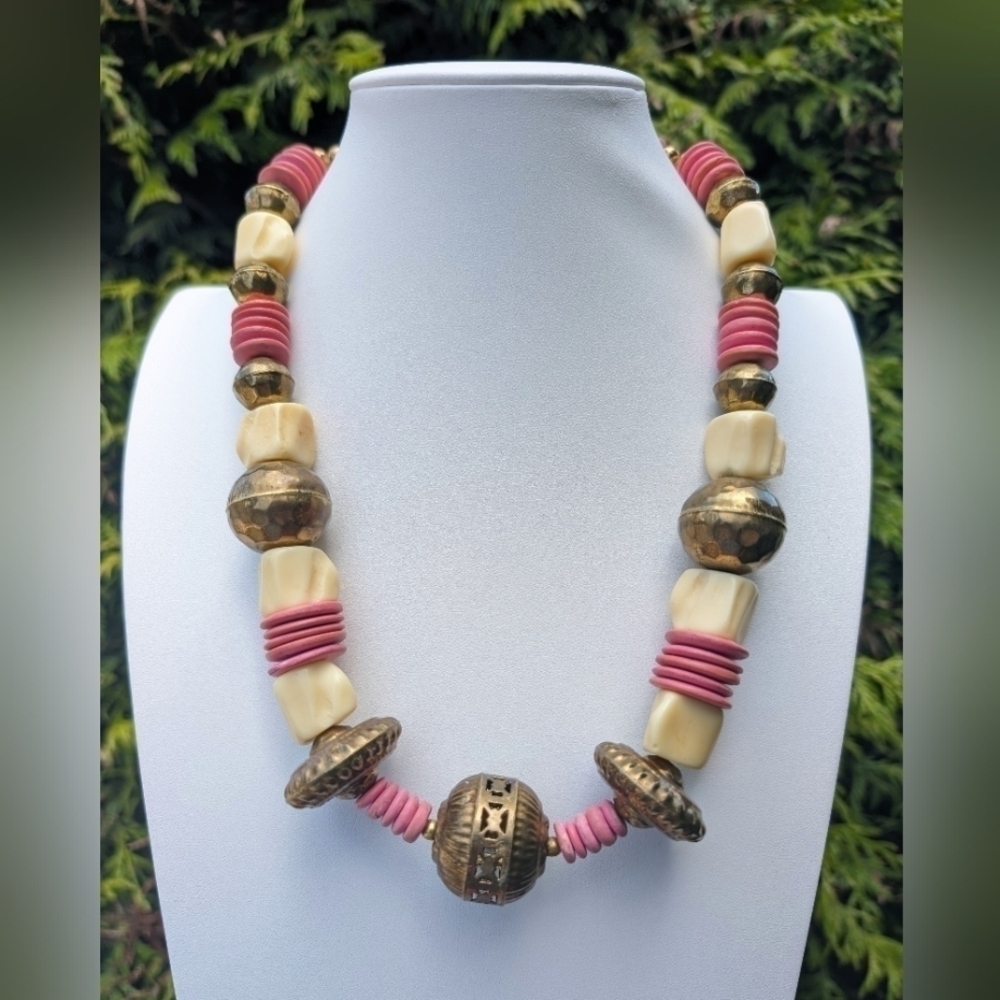 Vintage Hippie Boho Chic Pink Gold Ivory Beads Costume Statement Necklace